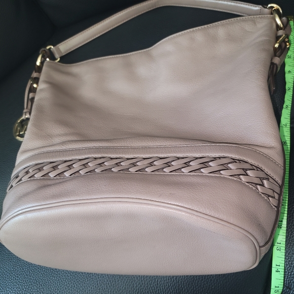 Michael Kors Gladstone Bucket Shoulder Bag TAUPE - Picture 2 of 10